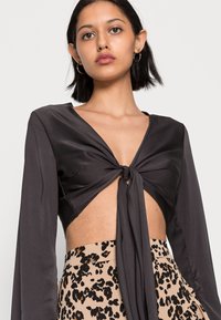 Weekday SUSIE TOP - Blusa - grey dark