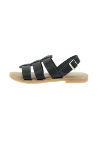 Sandalia de cuero negro con tres correas anchas, hebilla ajustable en el tobillo, suela plana y ribete marrón claro. Diseño casual adecuado para el clima cálido.