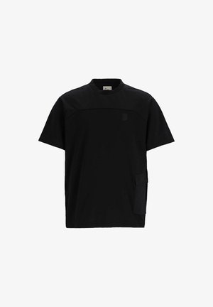 Juodas marškinėliai pagaminti iš minkštos medžiagos, turi trumpas rankoves, apvalią iškirptę ir šoninį kišenę su uždarymu. Paprastas dizainas.