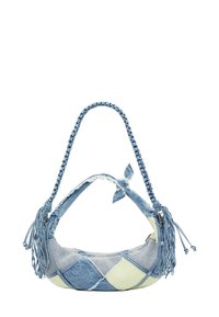 Borsa a spalla in denim patchwork con tracolla intrecciata, nodo legato e frange ai lati.