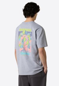The North Face U EXPEDITION CELEBRATION OVERSIZED S/S T - T-shirts print - tnf light grey heather