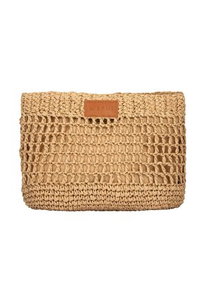 Clutch beige intrecciata con motivo a maglia aperta e una piccola toppa rettangolare in pelle con la scritta "MEFUI" al centro davanti.