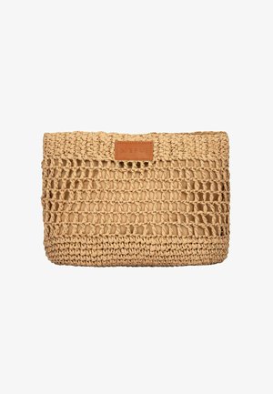 Clutch beige intrecciata con motivo a maglia aperta e una piccola toppa rettangolare in pelle con la scritta "MEFUI" al centro davanti.