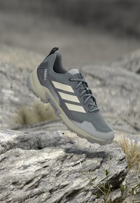 Επιλέχθηκε, grey three/white/alumina