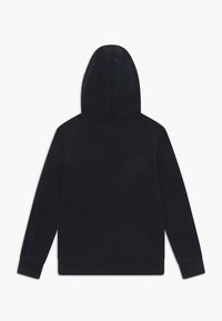 Felpa blu navy realizzata in tessuto morbido, con cappuccio regolabile, maniche lunghe e orlo dritto. Nessun marchio o motivo visibile.