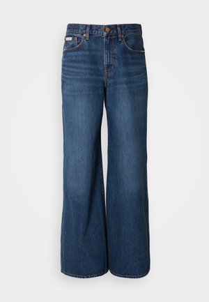 Jeans a gamba larga realizzati in denim blu scuro. Le caratteristiche includono una vita alta, cinque tasche e cuciture arancioni a contrasto lungo le cuciture.