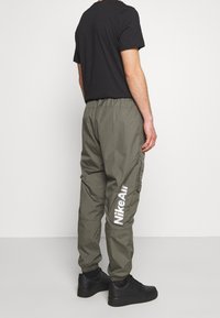 Nike Sportswear Träningsbyxor - olive