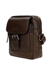 Borsa a tracolla compatta in pelle marrone scuro con pattina anteriore con fibbia, scomparto principale con zip e anello per cintura regolabile sul lato.