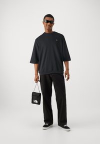 GAP BRANNAN CREW - T-shirts basic - true black