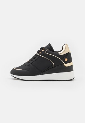 Trainers - black