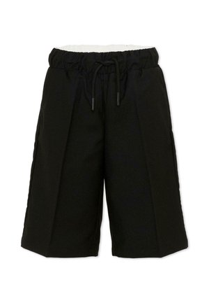 Czarne szorty do kolan z elastycznym pasem i czarnymi sznureczkami, przedstawione na białym tle.