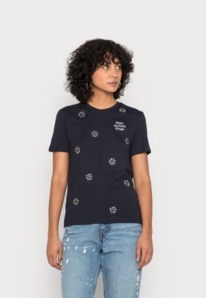 ONLKITA MARGUERITE - Print T-shirt - night sky enjoy