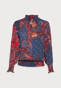 Blusa azul con estampado que presenta diseños de paisley en rojo y naranja, cuello alto fruncido, puños elásticos y dobladillo fruncido.