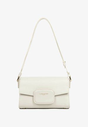 Sac à bandoulière Lancaster Paris en cuir blanc avec fermeture à rabat et sangle réglable, forme rectangulaire, logo doré sur la poche avant.
