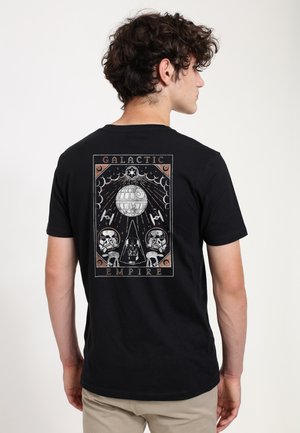 - T-shirt z nadrukiem