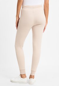 Marie Lund Träningsbyxor - sand