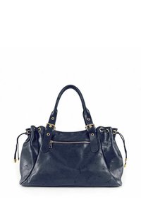 Sac à main en cuir noir avec une finition texturée, quincaillerie dorée, deux poignées supérieures, bords à cordon et poche zippée à l'avant.