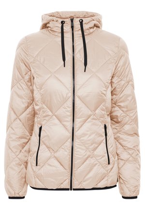 Veste matelassée rose clair avec capuche, présentant des accents noirs, une fermeture éclair à l'avant et deux poches latérales. Tissu lisse et brillant avec des poignets élastiques.