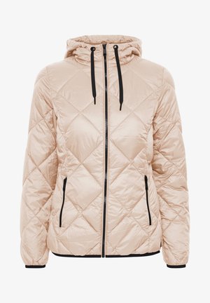 Veste matelassée rose clair avec capuche, présentant des accents noirs, une fermeture éclair à l'avant et deux poches latérales. Tissu lisse et brillant avec des poignets élastiques.