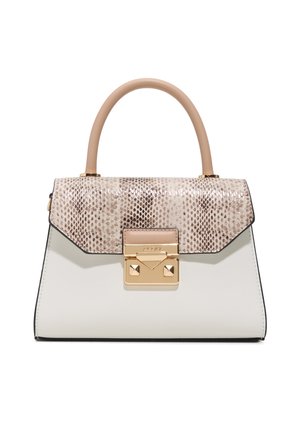 Strukturierte Handtasche mit beiger Schlangenprint-Klappe, goldenem Verschluss und glattem weißem Körper, mit abgerundetem beigen oberen Griff.