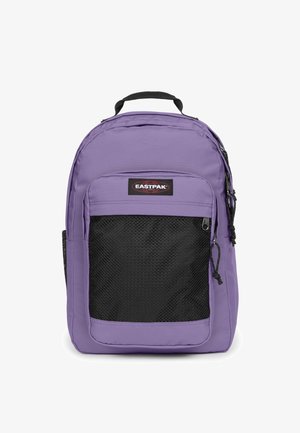 Zaino viola con tasca frontale in rete nera, spallacci regolabili e maniglia superiore. Presenta una chiusura con cerniera e un logo marchiato.