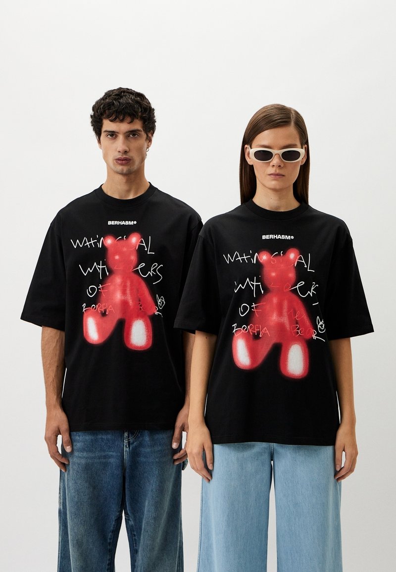 Berhasm - RED BEAR - Print T-shirt - black, Enlarge