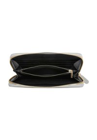 Portafoglio grigio con zip su tutto il perimetro, interno nero, molteplici scomparti per carte e un vano centrale con zip per monete, aperto su sfondo bianco.