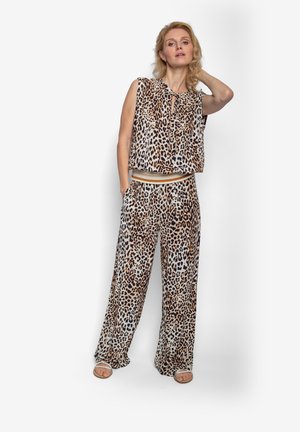 Tweedelig outfit met luipaardprint, bestaande uit een mouwloze top met een sleutelgatdetail en loszittende broek met zakken en een elastische tailleband.