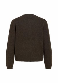 Brun strikket genser med rund hals, lange ermer og ribbet kant. Teksturen virker myk og tett, med et subtilt mønster av flekker.