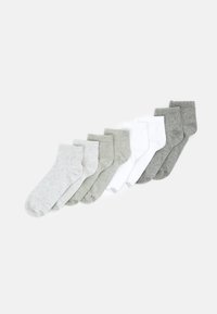 Unselected, white mouliné mix