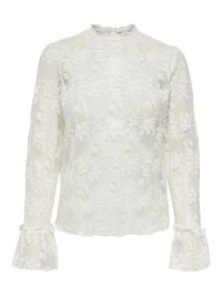 Blouse blanche à manches longues avec motif en dentelle florale texturée, poignets à volants et col montant. Tissu semi-transparent qui donne un aspect délicat.