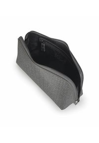 Grå lynlåspose lavet af tekstureret stof, med en bred åbning og en glat inderside. Indeholder en lille indvendig lomme.