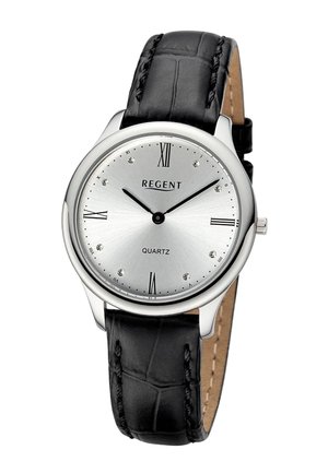 Montre-bracelet à quartz Regent avec cadran argenté, chiffres romains noirs et cristaux, bracelet en cuir noir avec coutures, et boîtier en argent.