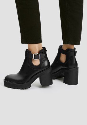 Bottines à talons hauts - black
