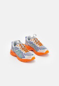 UB7-S GT-2160 UNISEX - Sneakers low - lava orange/jasper green
