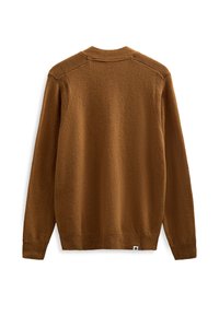 Maglione marrone con superficie testurizzata, collo e polsini a costine, e orlo inferiore. Presenta una piccola etichetta logo nell'angolo in basso a sinistra.