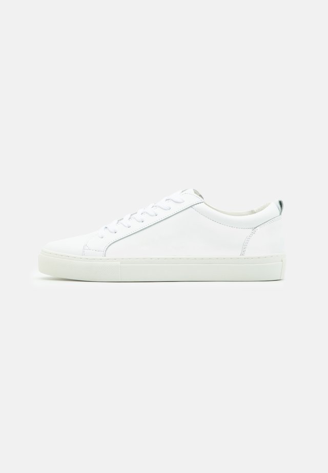 ETHAN - Joggesko - white