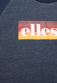 Ellesse VESCINTI T-SHIRT - T-shirt con stampa - navy marl