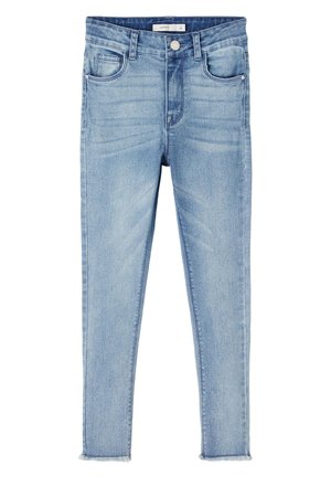 Jeans ajustados de color azul claro, hechos de denim. Presentan cinco bolsillos, un cierre con botón y dobladillos desgastados. Textura suave con un acabado desteñido.