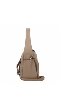 Borsa a spalla in pelle beige con base piatta, tracolla regolabile e tasca con zip sul lato. Texture liscia e design minimalista.
