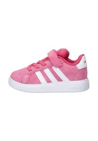 Roze suède sneakers met witte strepen en klittenbandsluiting. Voorzien van een gestructureerd bovenwerk en een rubberen zool. Ontworpen voor comfort en ondersteuning.