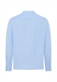 Lichtblauw overhemd met lange mouwen en een zachte textuur. Voorzien van een button-down kraag en knoopmanchetten, met een gladde achterkant en een yoke-detail.