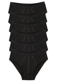 Schwarzes Baumwoll-Unterwäscheset mit einem glatten Bund, kontrastierenden Nähten und einem klassischen Slip-Design, angeordnet in einem gestapelten Layout.