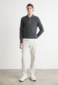 Lacoste Tepláky - hammam
