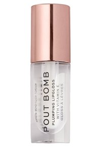 Brillo labial transparente en un tubo, con una tapa metálica en oro rosa. La etiqueta dice "POUT BOMB BRILLO LABIAL VOLUMINIZANTE CON VITAMINA E."