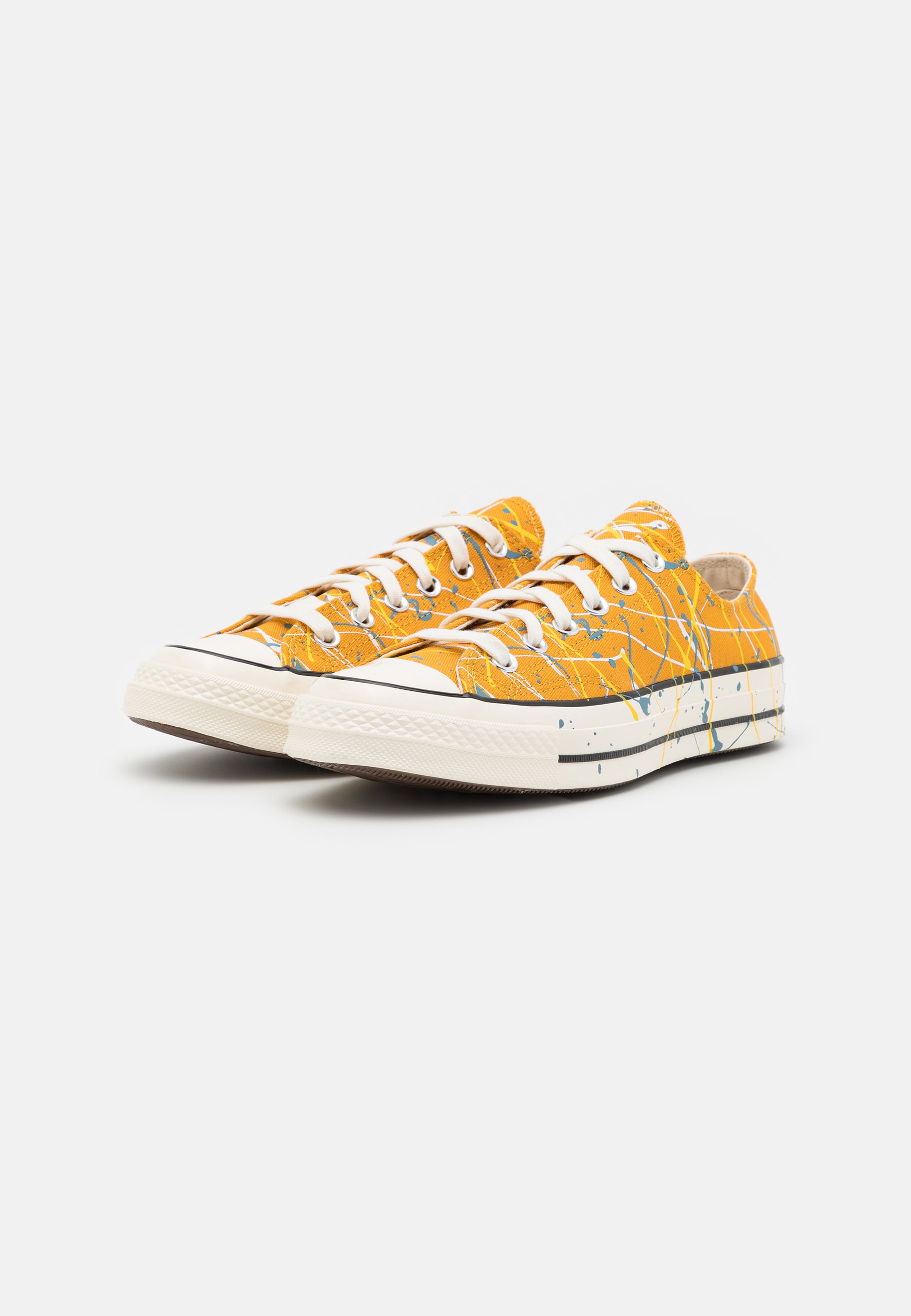 converse paint splatter low