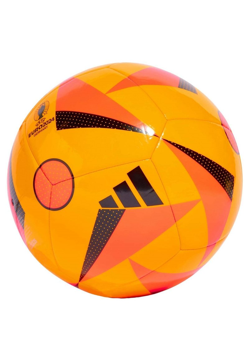 Pallone da calcio Adidas Euro 2024, di un vivace arancione con motivi geometrici neri, finitura lucida, con un logo prominente e una superficie testurizzata.