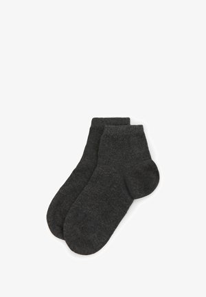 Mörkgrå ankelsockor i mjukt tyg med en slät yta. Har en enkel design och sitter bekvämt runt anklarna.
