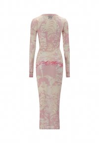 Růžové šaty s dlouhým rukávem a přiléhavým střihem, s kontrastním slonovinovým abstraktním vzorem a odvážným růžovým textem blízko spodního lemu. Měkký, elastický materiál.