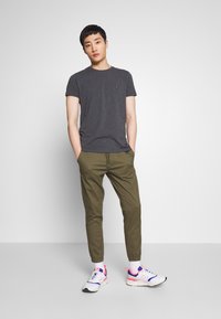 Tommy Hilfiger T-shirt básica - grey